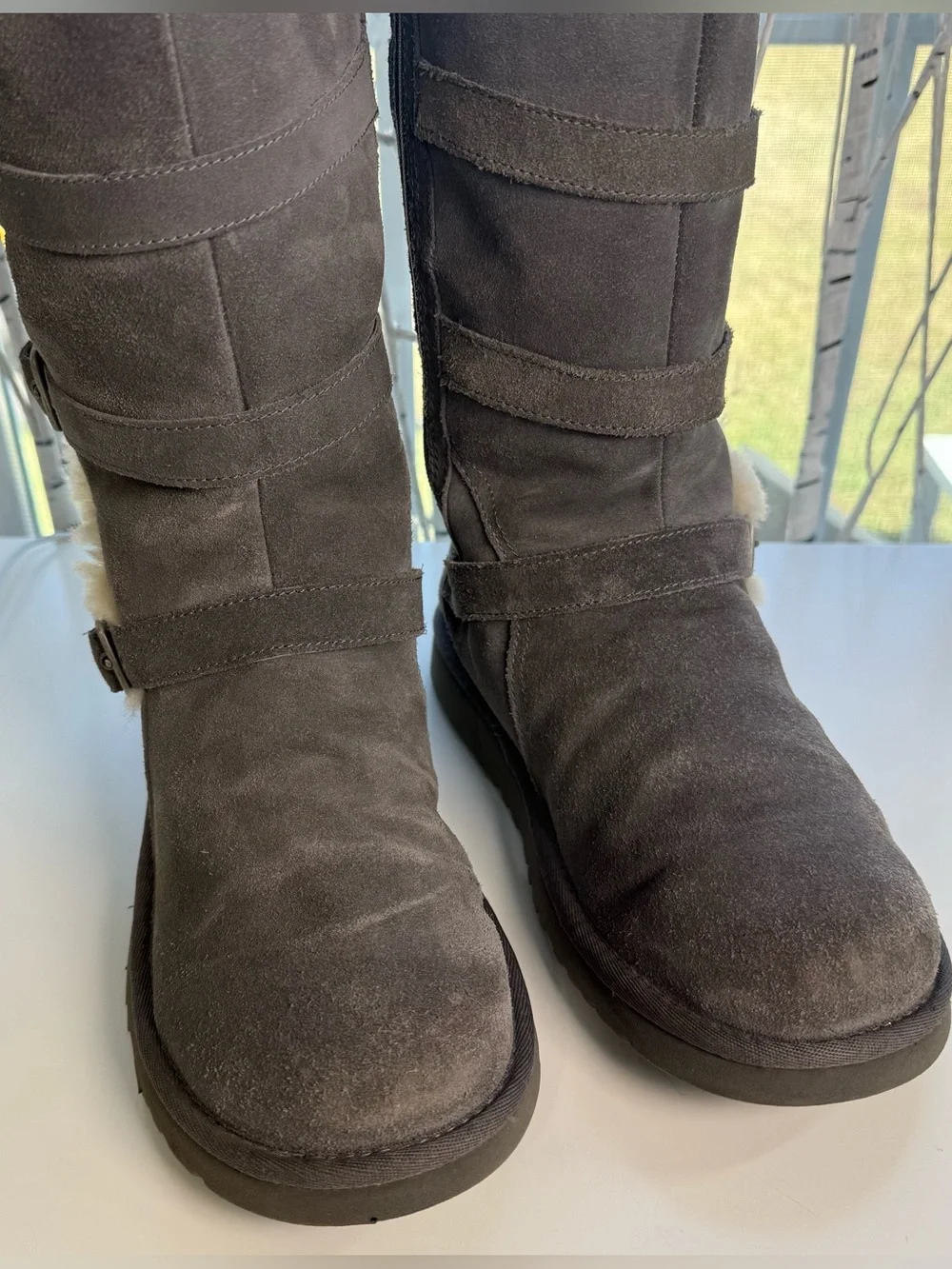 UGG Girls Gray “Maddi” Suede/Sheepskin Triple Buckle Mid-Calf Boots Sz 4